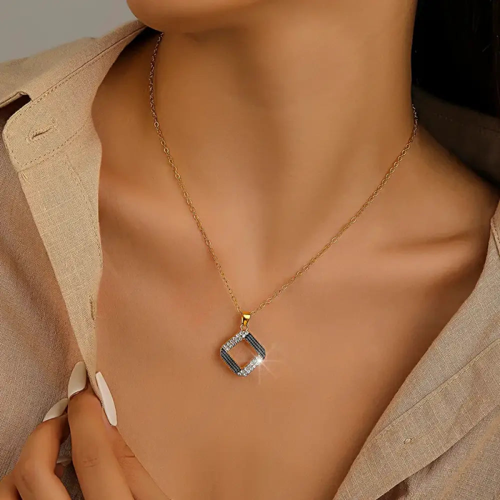 Stunning Style – Gold Necklace