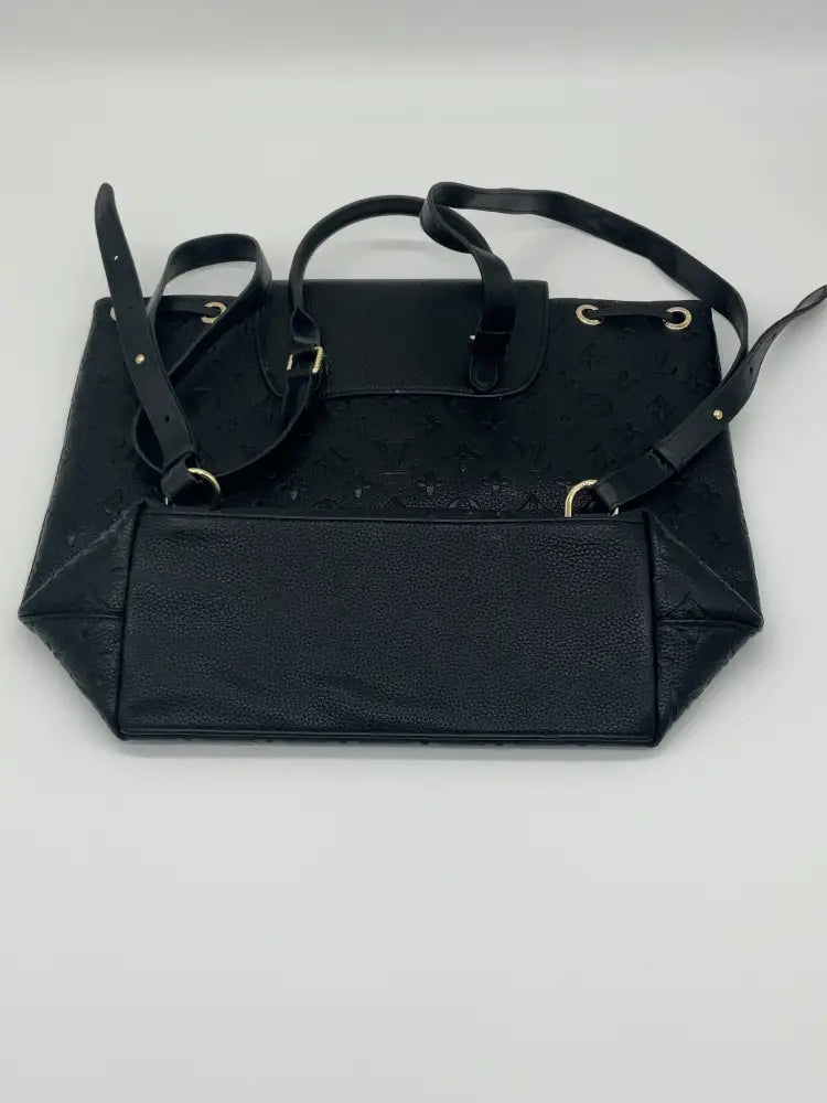 Louis Vuitton - Black