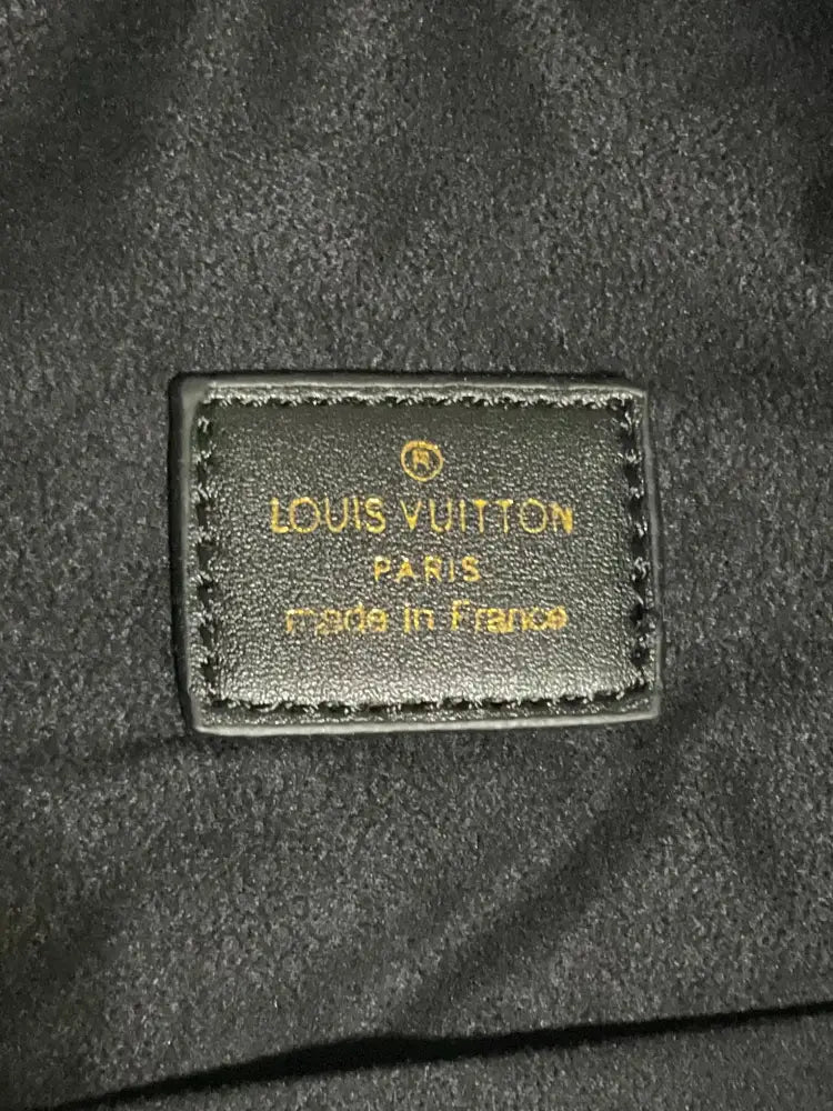 Louis Vuitton - Black