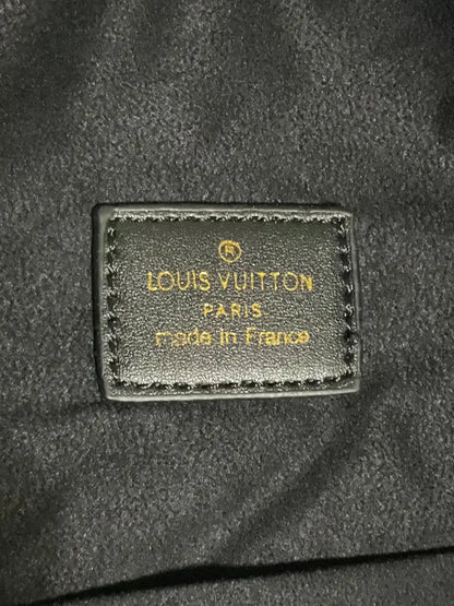 Louis Vuitton - Black
