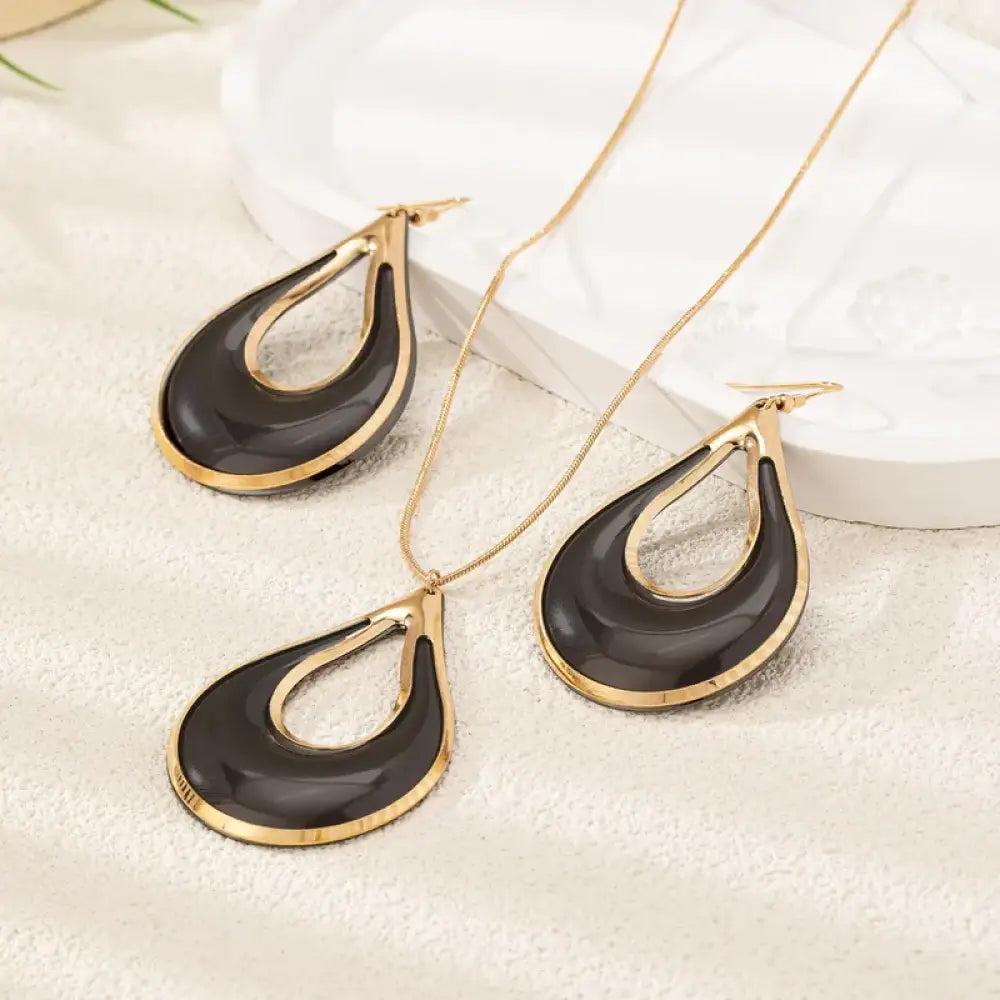 Stopping Traffic – Black Sets