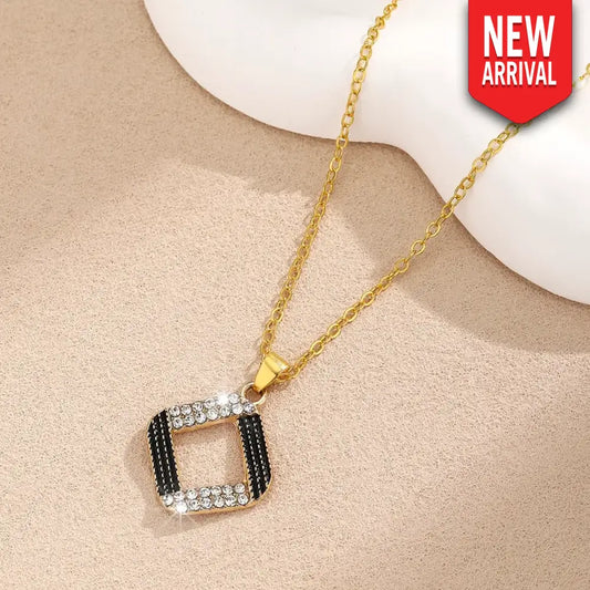 Stunning Style – Gold Necklace